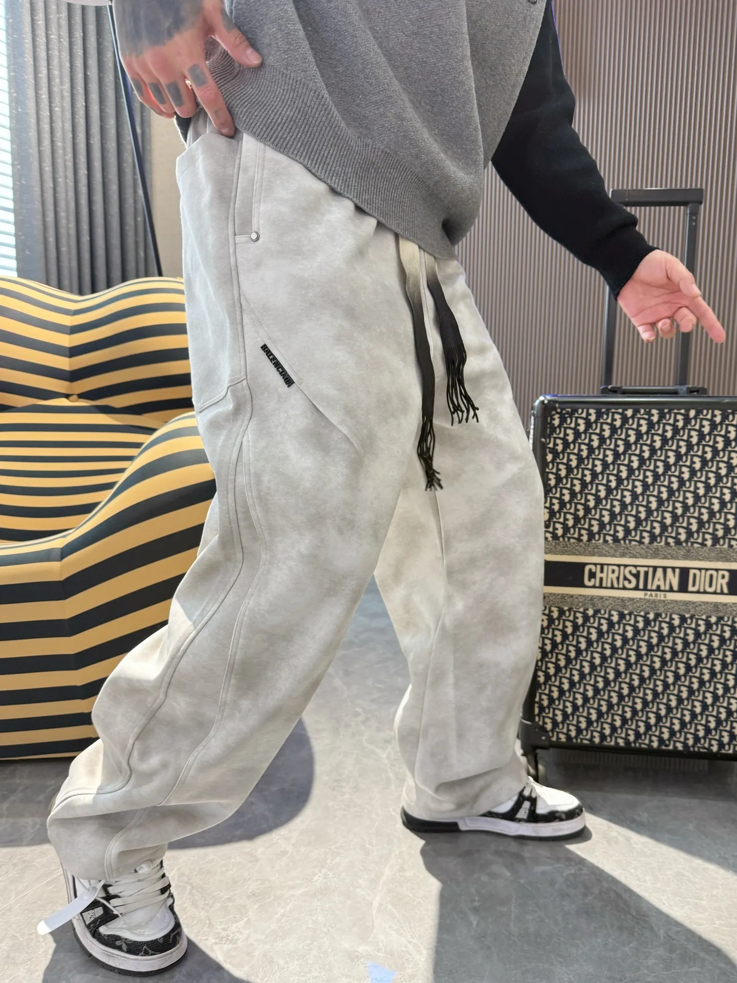 Balenciaga 🆕2026 Autumn and Winter New Arrival Casual Pants! The official website will be released simultaneously. Brand Classic LOGO casual pants, customized fabrics, excellent comfort and strong touch. Highly recognisable, perfect appearance and craftsmanship. Size:M-3XL